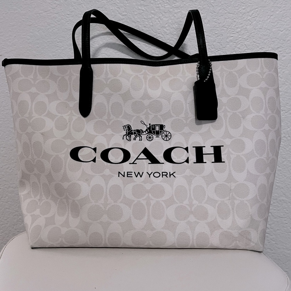 Coach City Tote In Signature Canvas